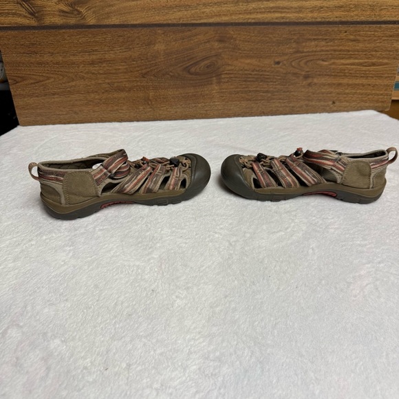 KEEN women’s size 5 Brown Sandals - Picture 2 of 8